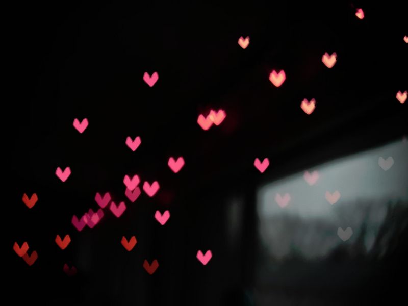 amor coracoes escuro brilho - Criador de frases online