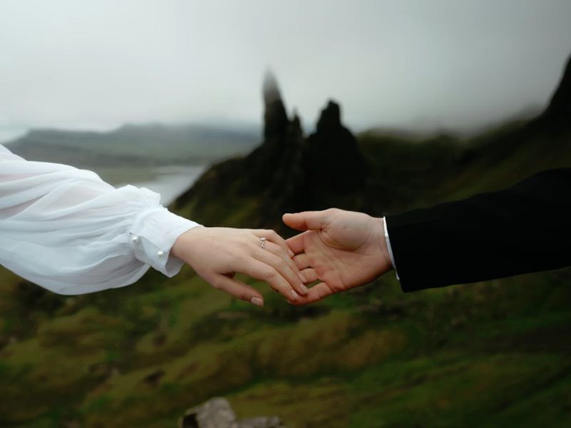 amor maos dadas campo casal - Criador de frases online