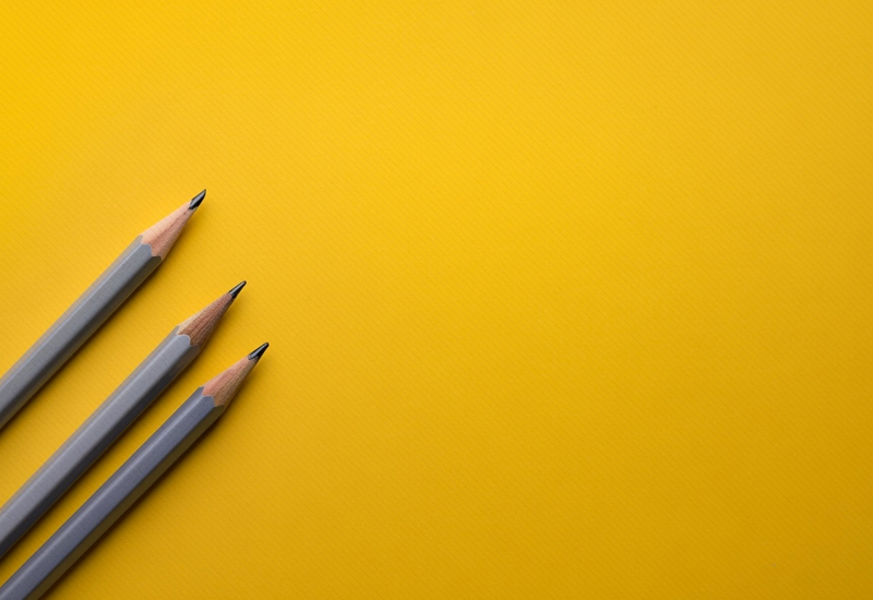 trabalho estudo fundo amarelo - Criador de frases online